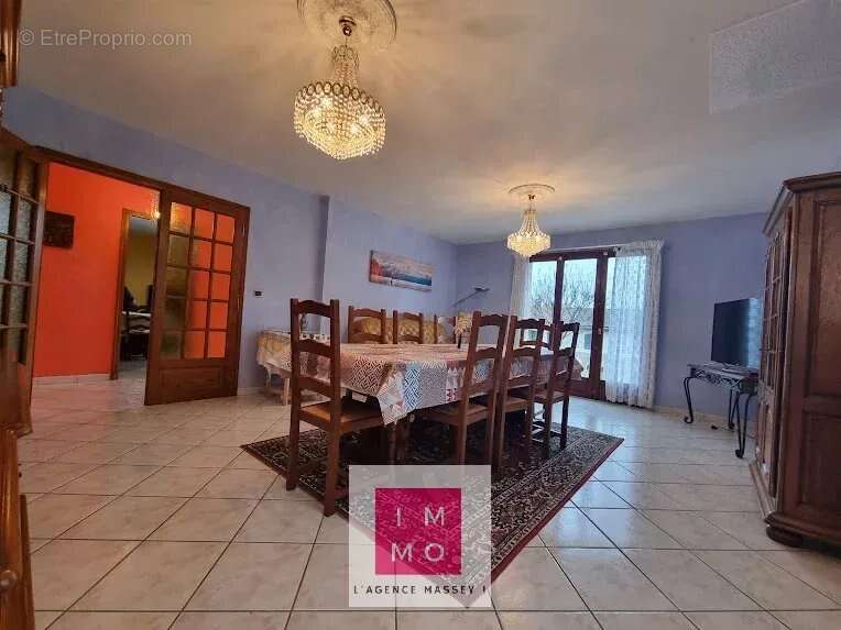 Maison à SARROUILLES