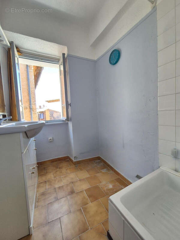 Appartement à REGUSSE