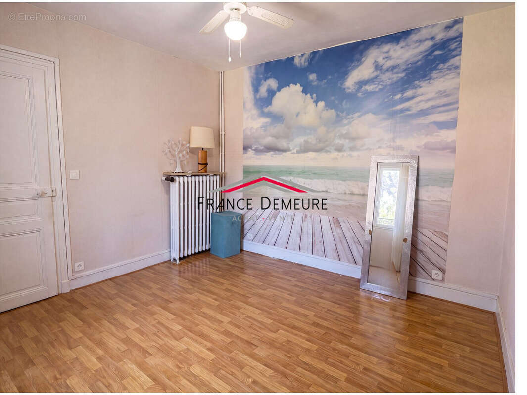 Chambre parentale à l'étage