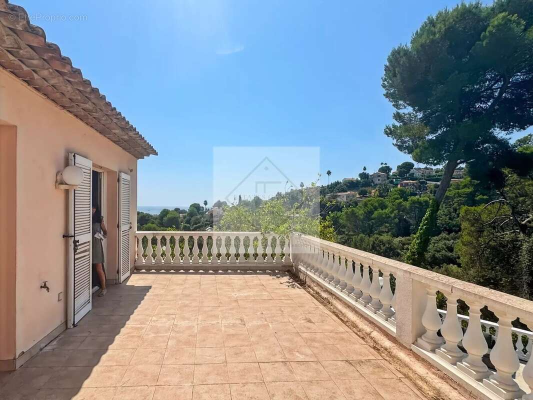 À vendre – villa de charme vue mer à antibes, calme absolu - photo 6