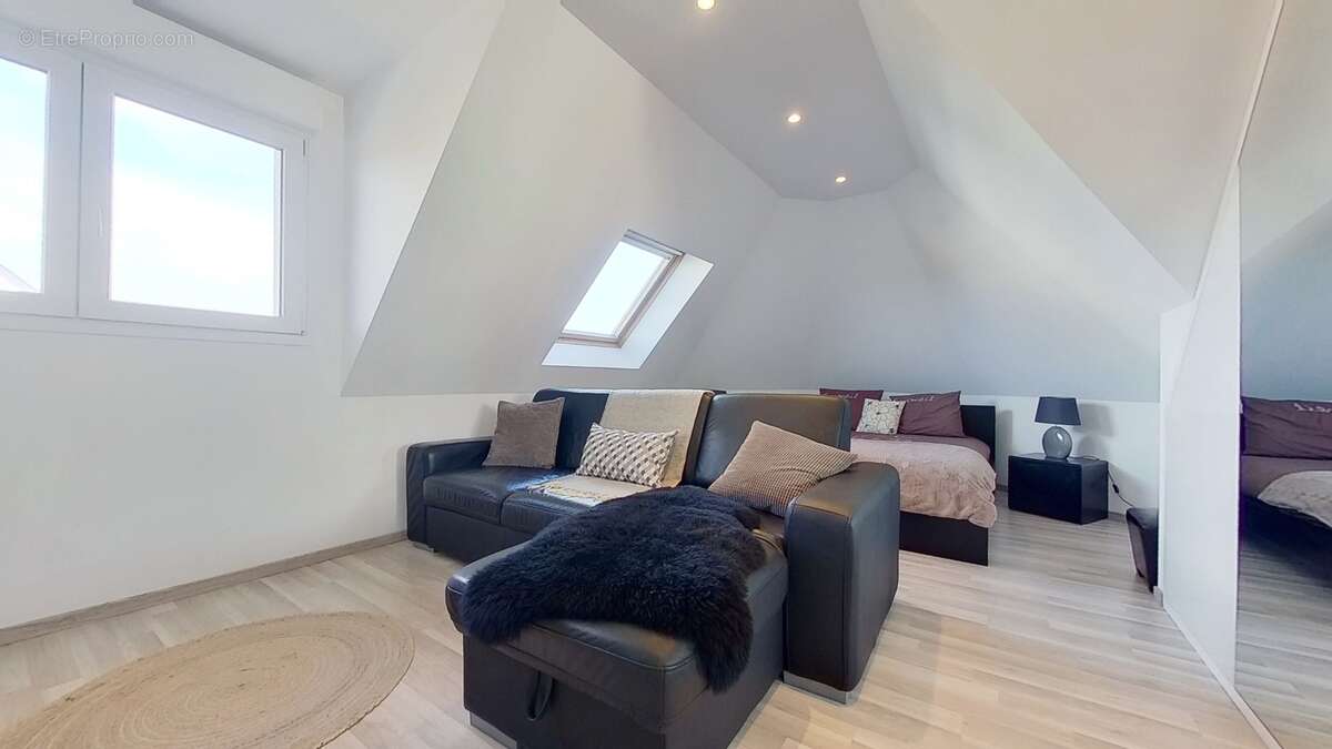 Maison à VILLAGE-NEUF