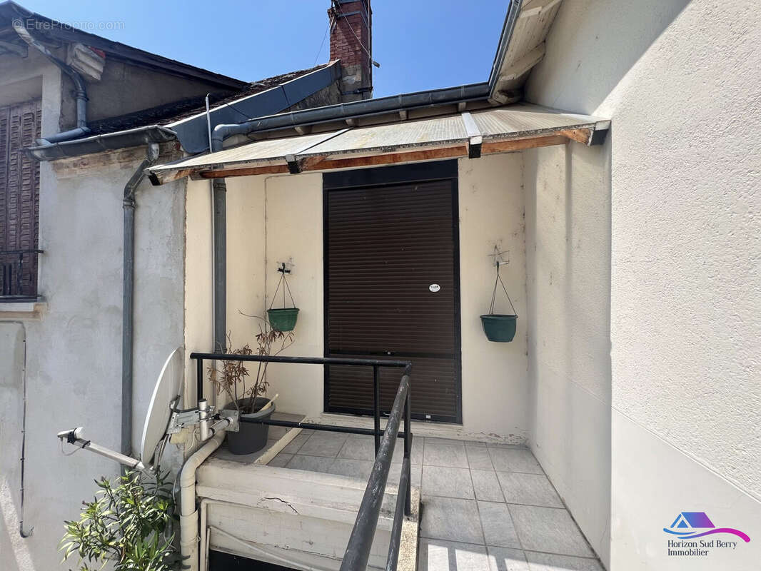 ENTREE APPARTEMENT - Maison à CHATEAUMEILLANT