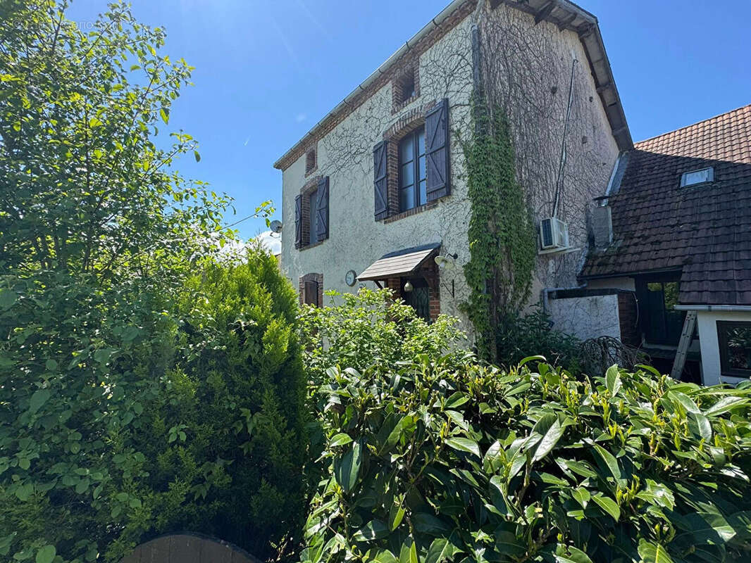 Maison à MAGNAC-LAVAL