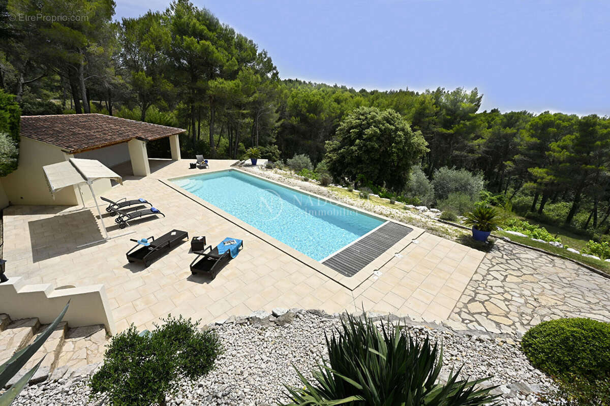 Maison à L'ISLE-SUR-LA-SORGUE