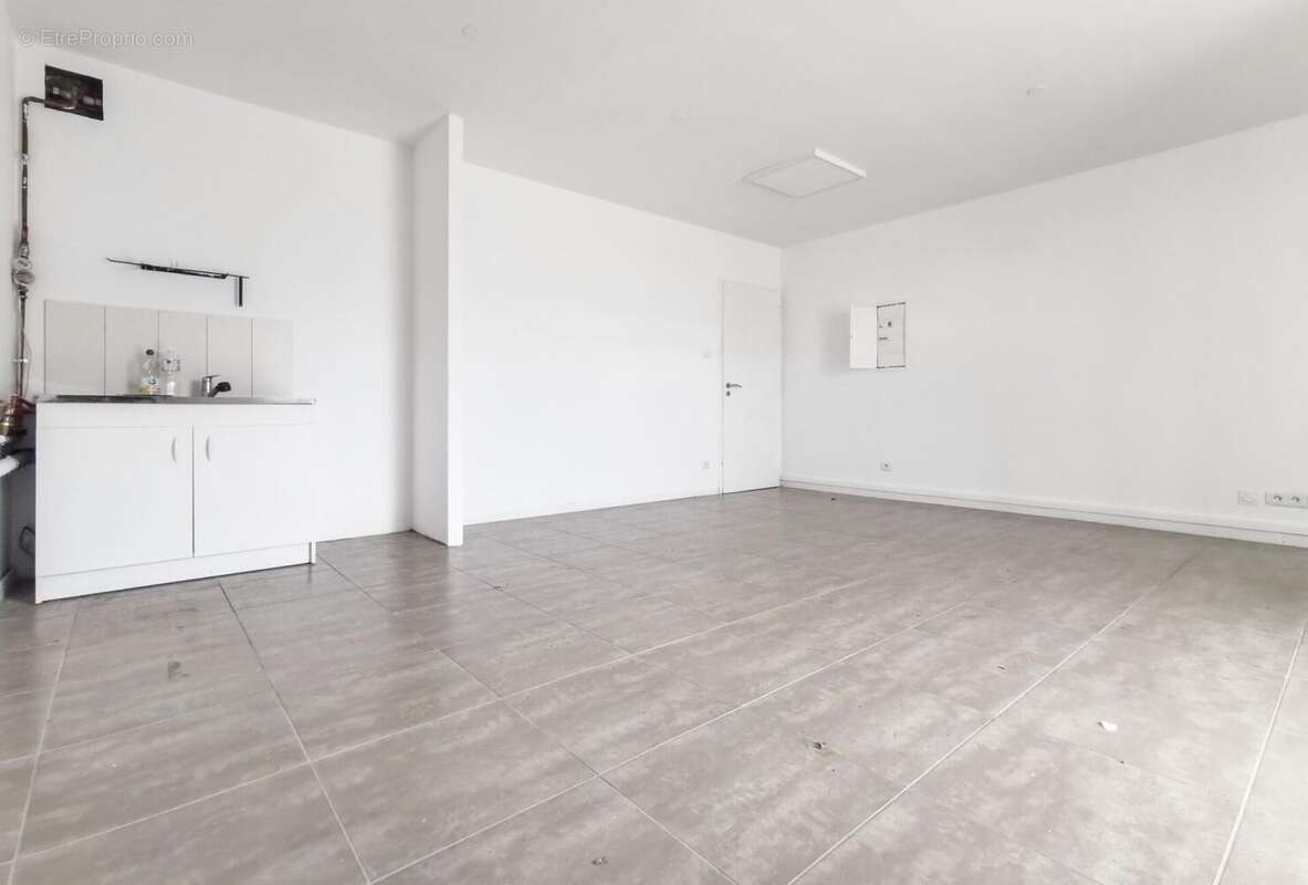 Photo 5 - Commerce à PERIGNY