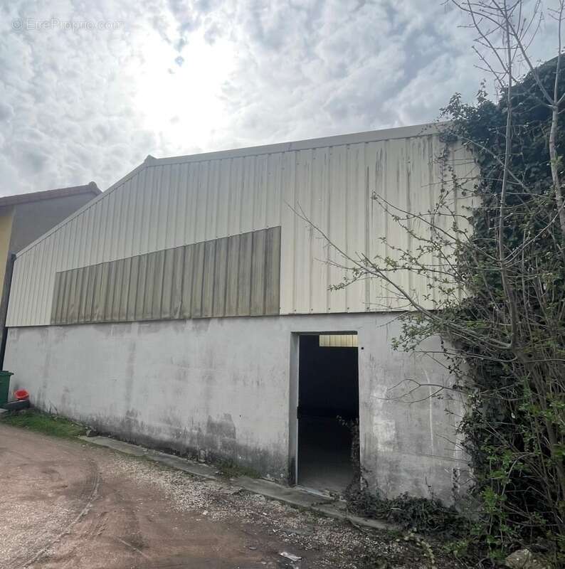 A vendre ROANNE, PLATEAU d'environ 150 m2 au sol IDEAL pour création d'un LOFT - photo 4