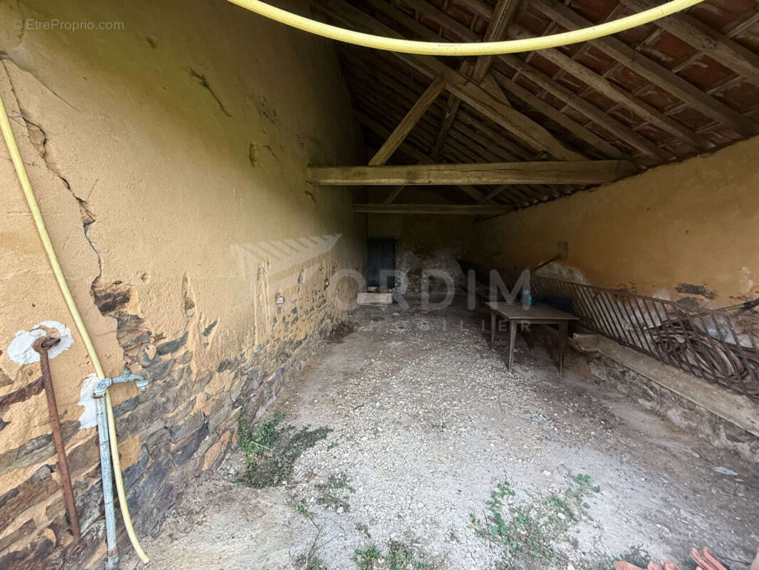 Maison à MOUTIERS-EN-PUISAYE