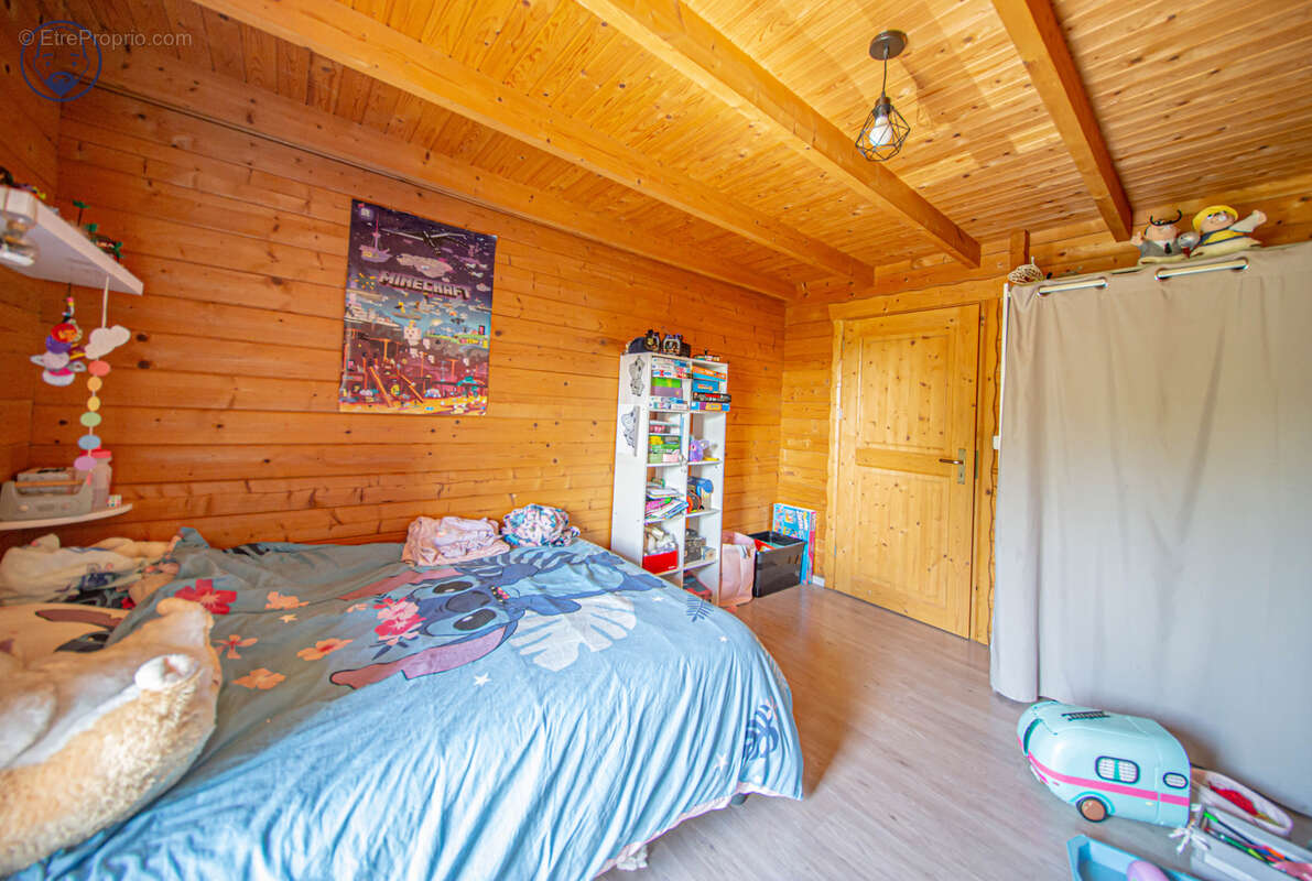 Chalet lumineux avec terrasse et dépendance - photo 8