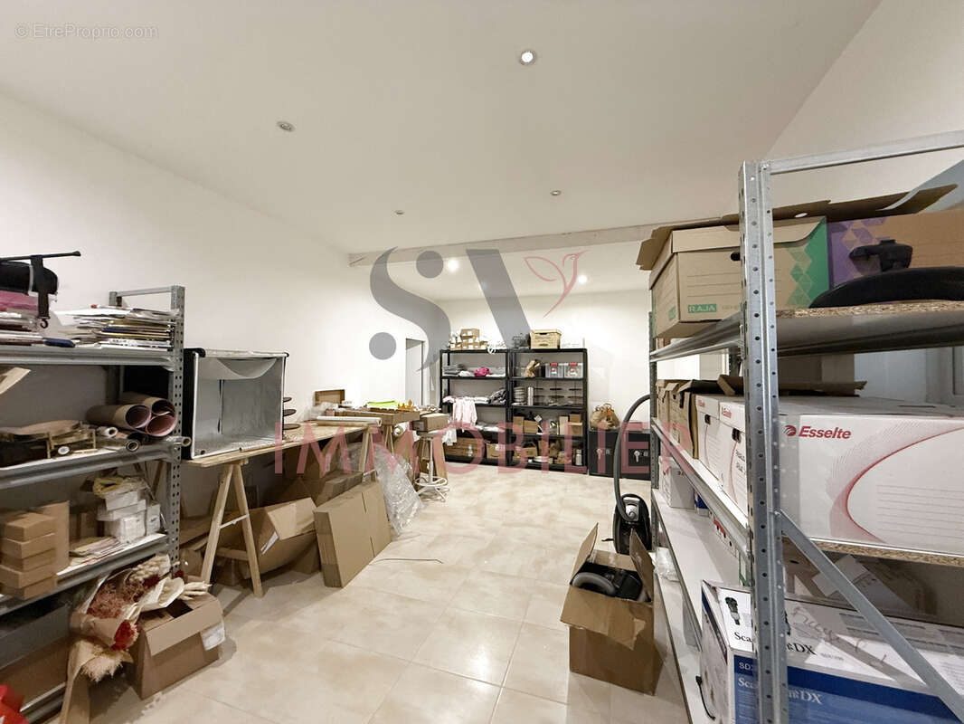 Commerce à CHATEAUNEUF-SUR-ISERE