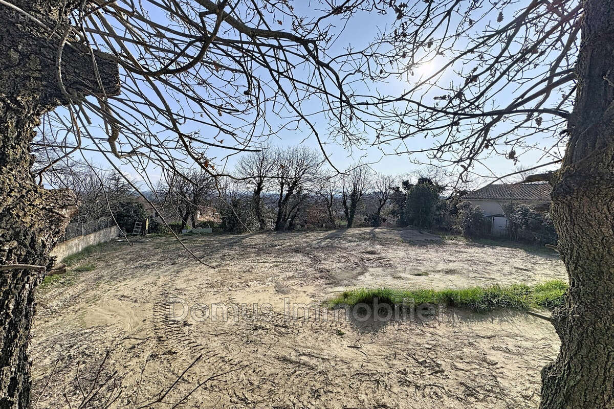 Terrain à CAUMONT-SUR-DURANCE