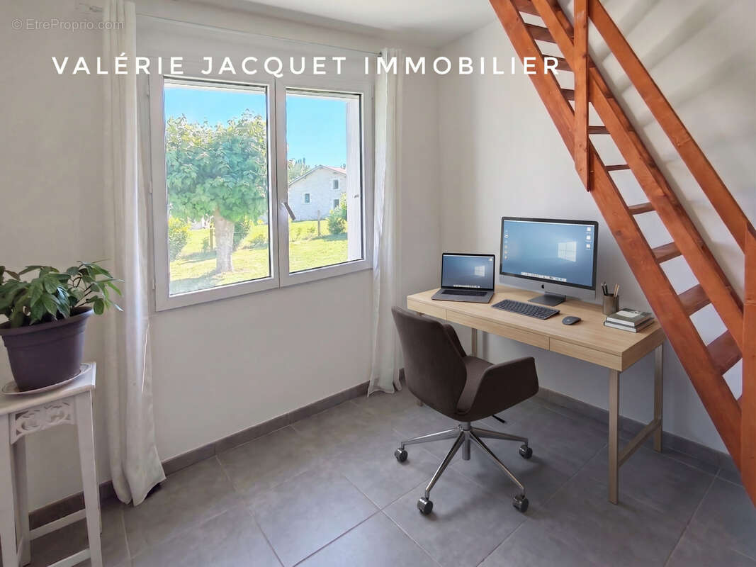 À Moulin-Neuf, maison rénovée en 2025 avec vie de plain-pied et grand terrain constructible - photo 4