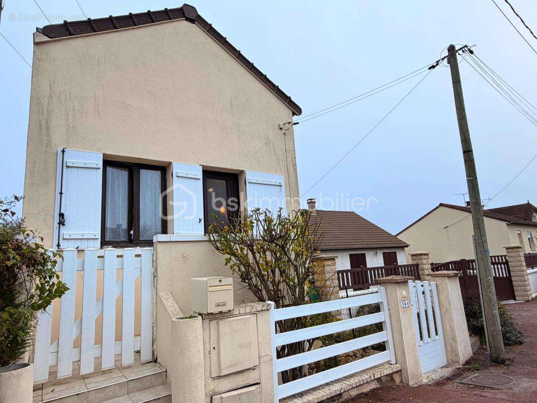 Maison à DAMMARIE-LES-LYS