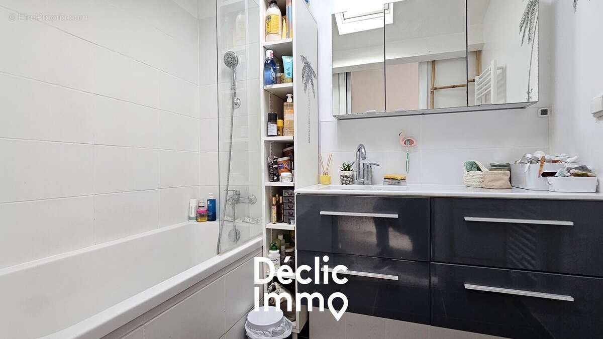 Maison à VIC-LA-GARDIOLE