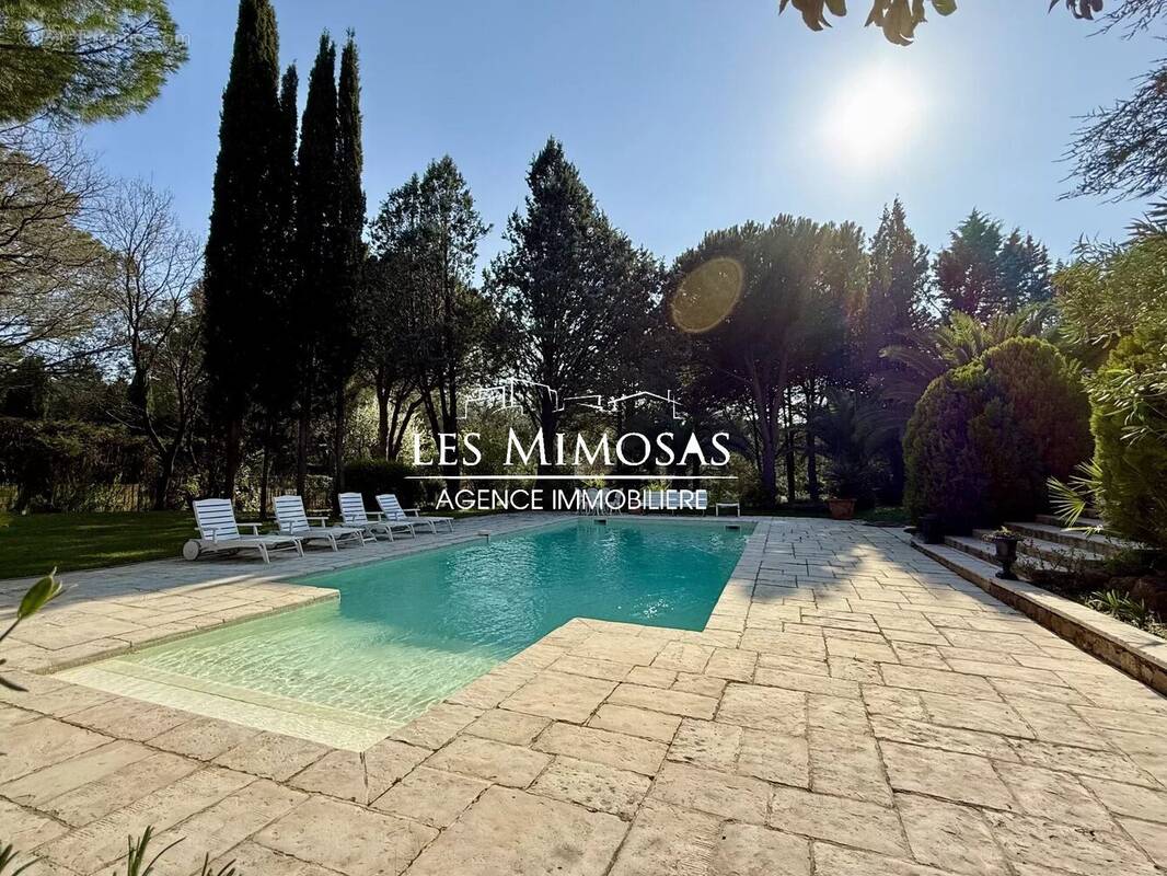 Maison à ROQUEBRUNE-SUR-ARGENS