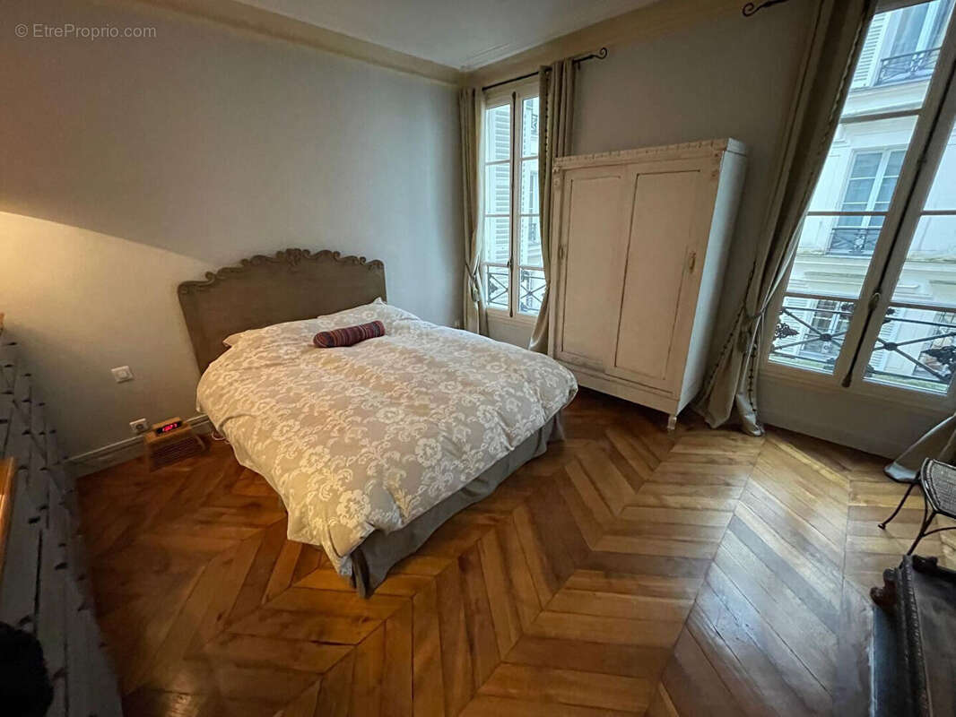 Appartement à PARIS-10E