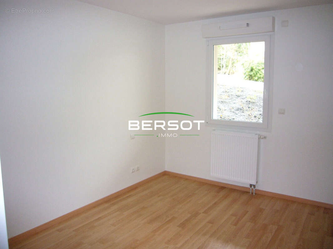 Appartement T3 en rez-de-jardin avec terrasse, parking et cave - Quartier Montrapon à Besançon - photo 4