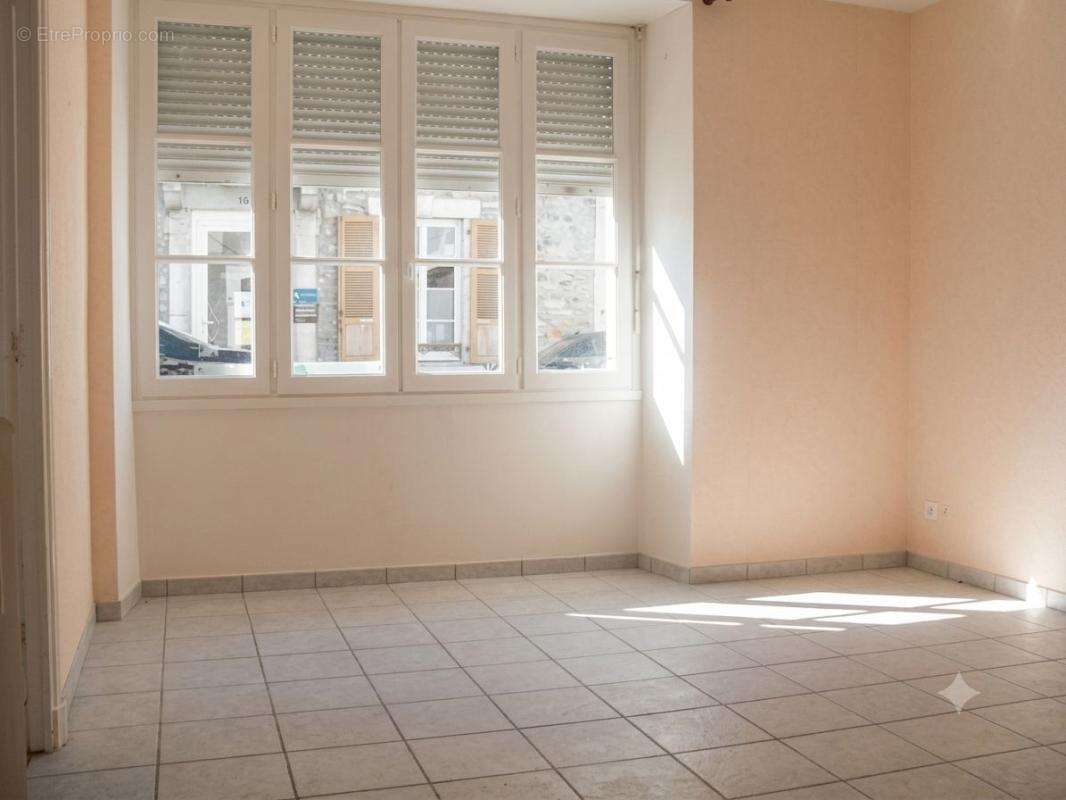 Appartement T3 en RDC avec Terrasse au Cœur de Nay - photo 4