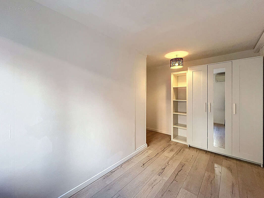 Appartement à NEAUPHLE-LE-CHATEAU