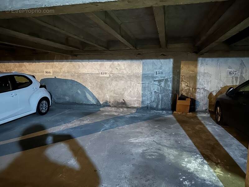 Parking à PARIS-20E