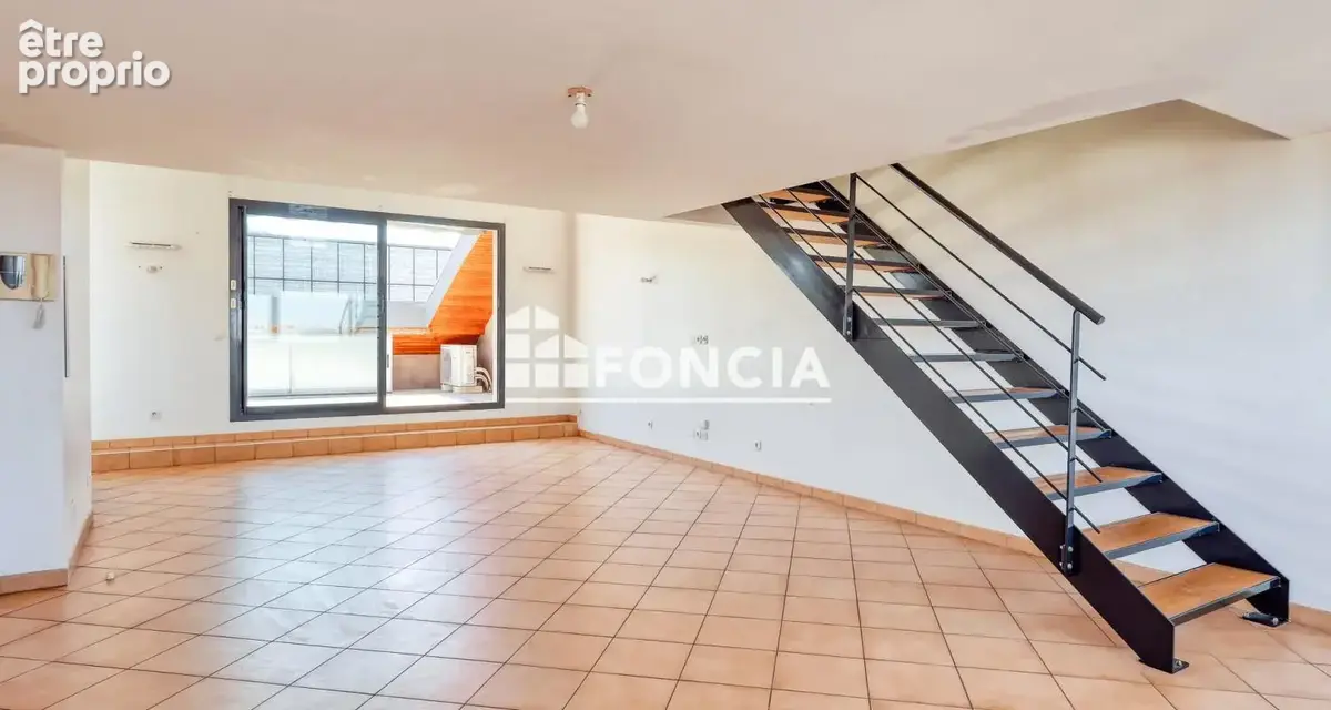 TOULOUSE  Avenue de LOMBEZ : Duplex atypique 140m² en dernier étage avec terrasse plein Sud - photo 4