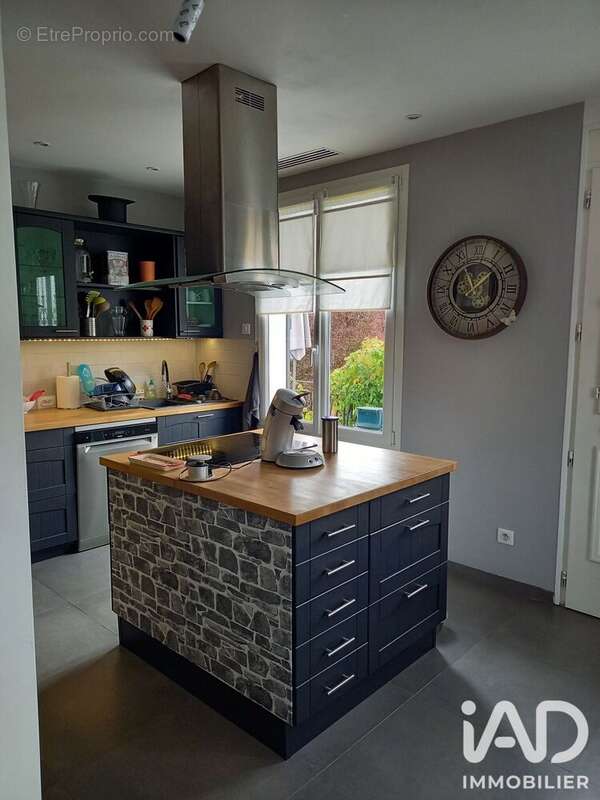 Maison 158 m² à Thonac  - photo 4