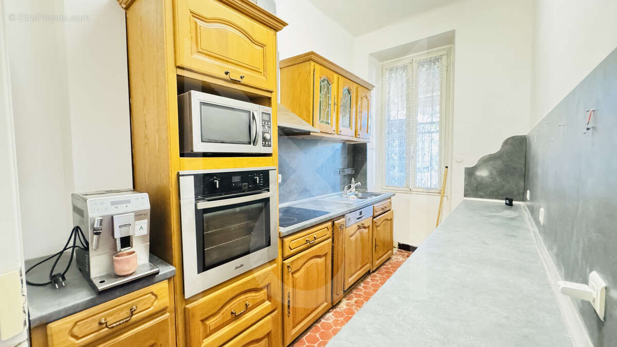 Appartement à MARSEILLE-4E