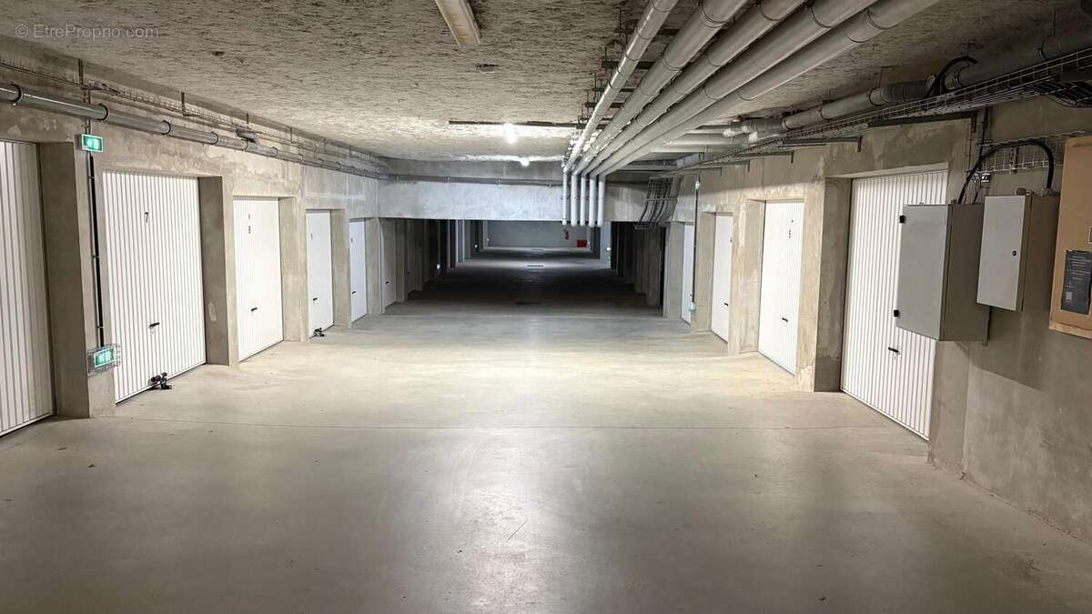 Parking à NEYDENS