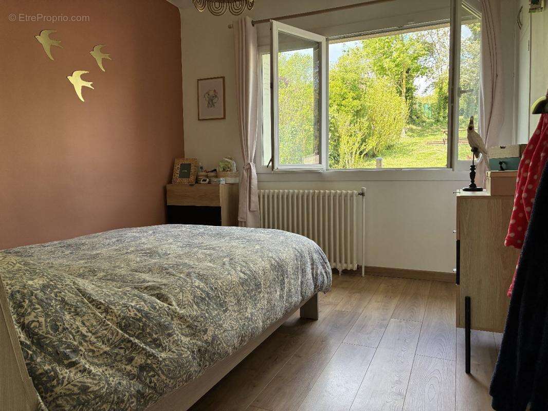 Maison à JUZIERS