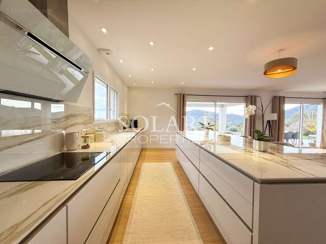 Maison à MANDELIEU-LA-NAPOULE