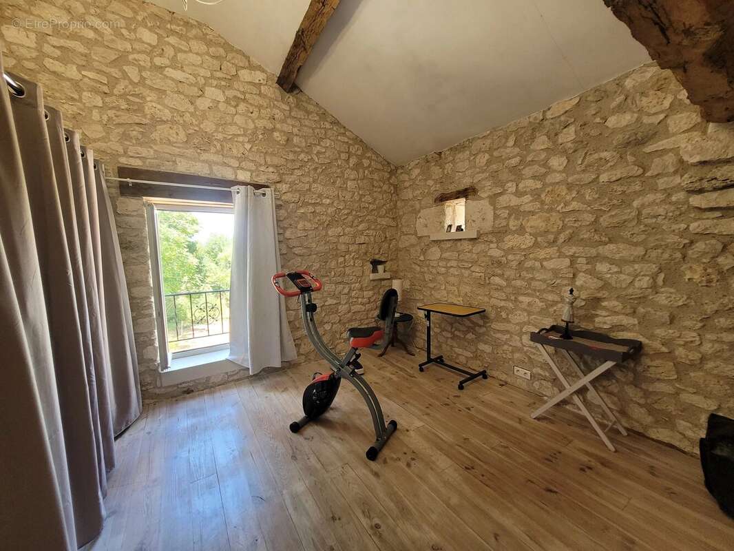 Propriété isolée avec 2 gîtes et piscine sur plus de 4 hectares - photo 9