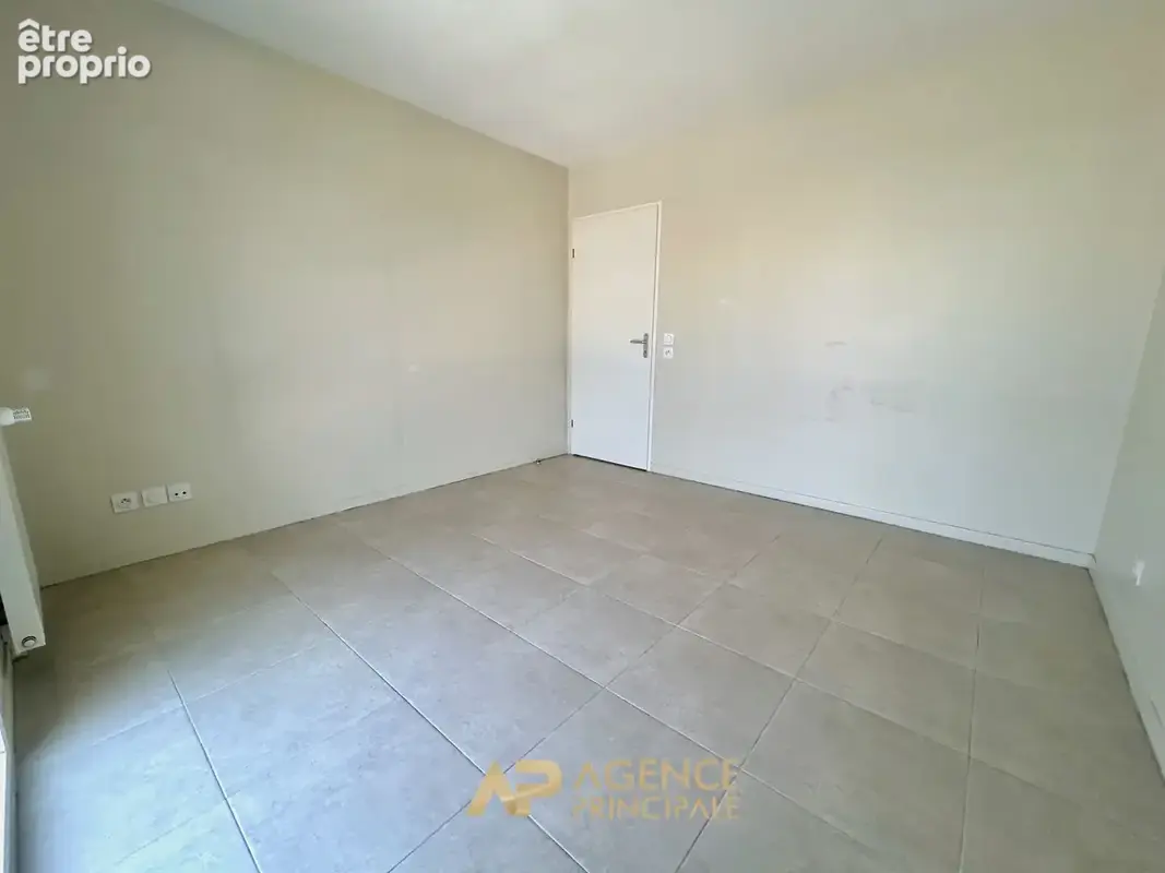 La Rochelle - La Pallice - Appartement T3 de 62 m² avec terrasse, ascenseur et parking - photo 12