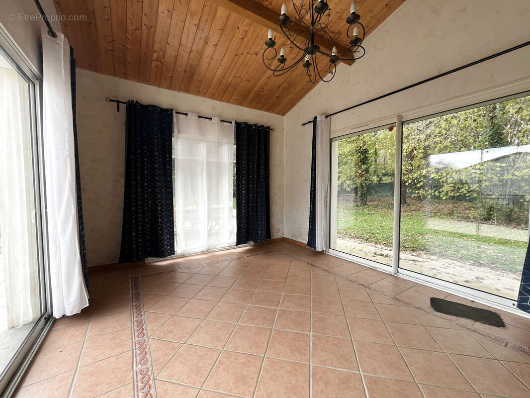 Maison à ROULLET-SAINT-ESTEPHE