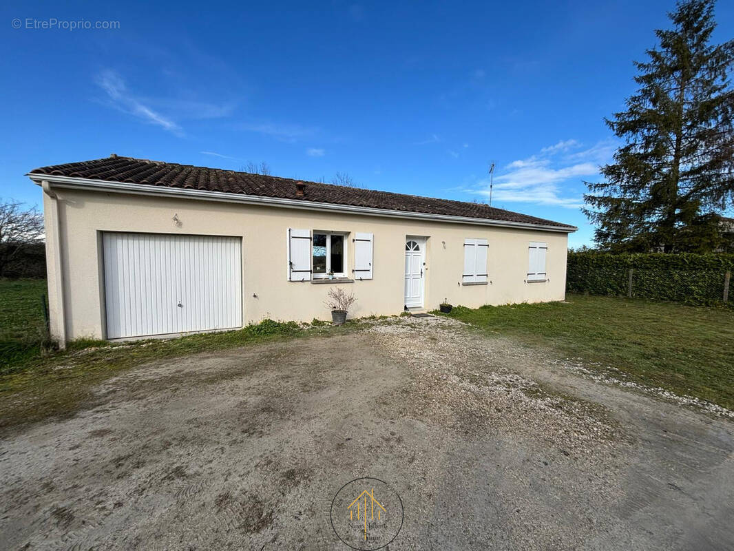 Maison à MAGNAC-SUR-TOUVRE