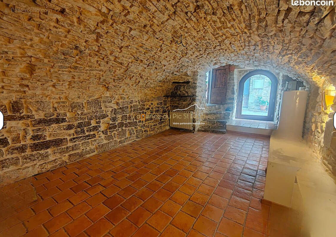 Maison à VIOLS-LE-FORT