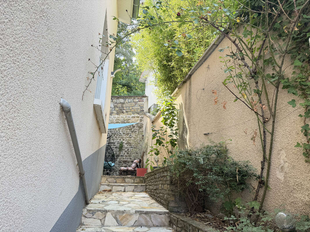 Maison Saint-Etienne de 181M2 4 chambres et garage - photo 9