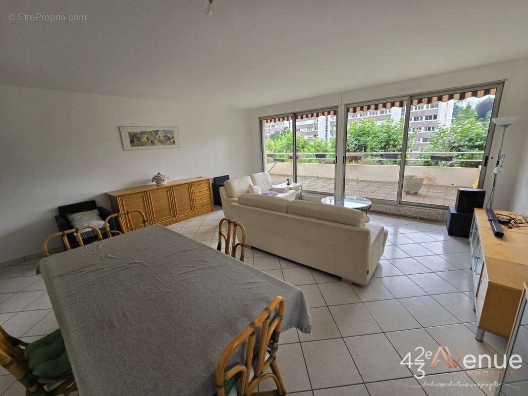 Appartement à SAINT-ETIENNE