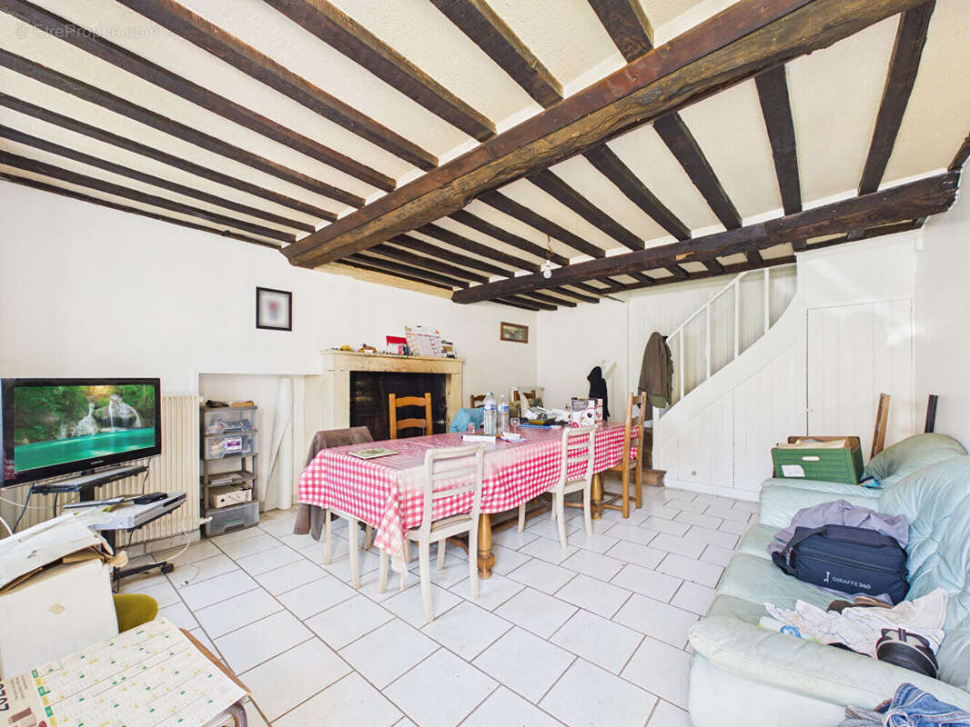 Maison à FONTAINE-LE-PIN