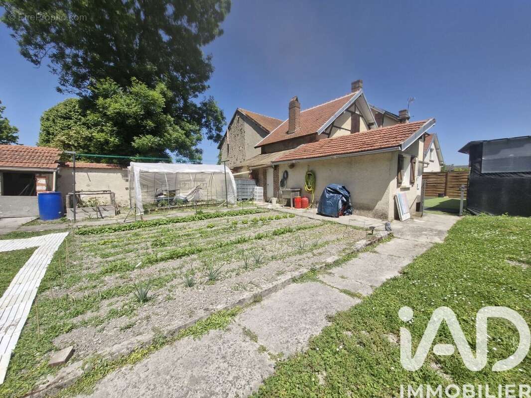 Maison 173 m² à Esclavolles-Lurey  - photo 5
