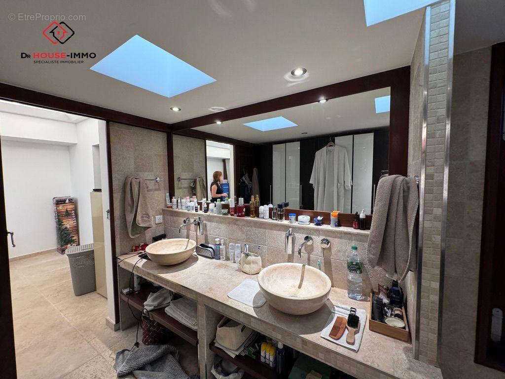 ** À vendre : Superbe propriété 9 pièces avec piscine - 6 chambres- 250m2** - photo 11