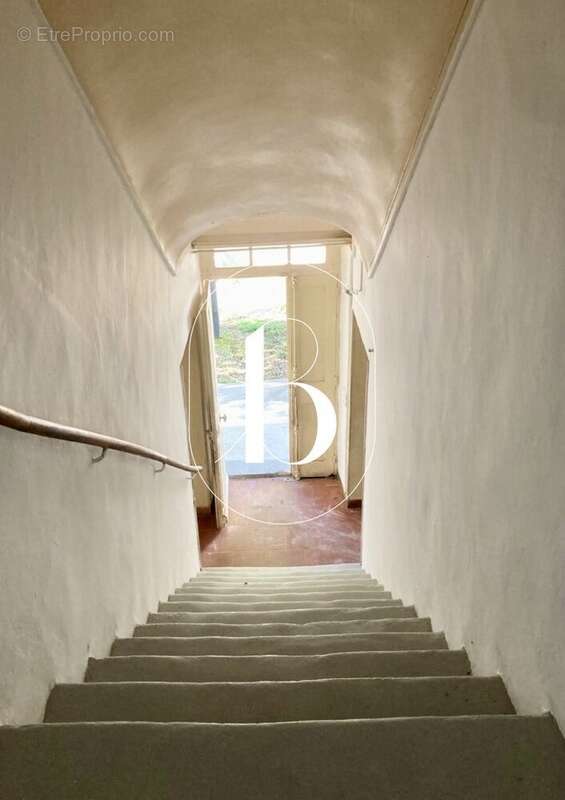 Maison à LAUDUN-L&#039;ARDOISE