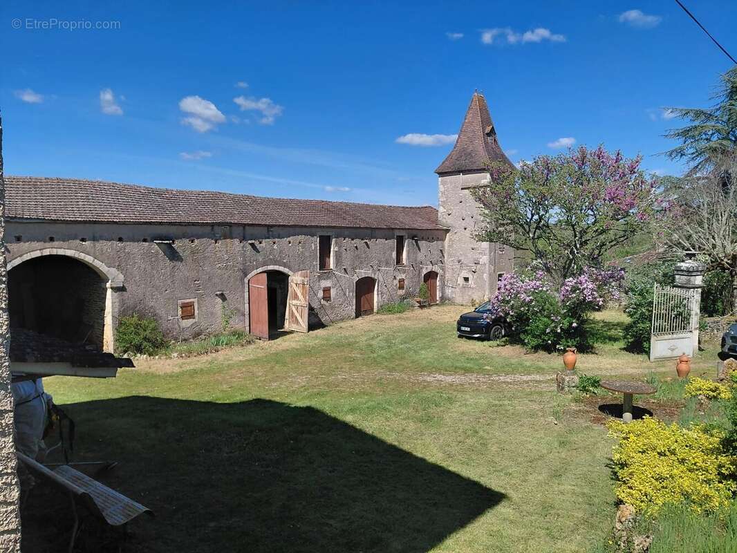 Maison à AUJOLS
