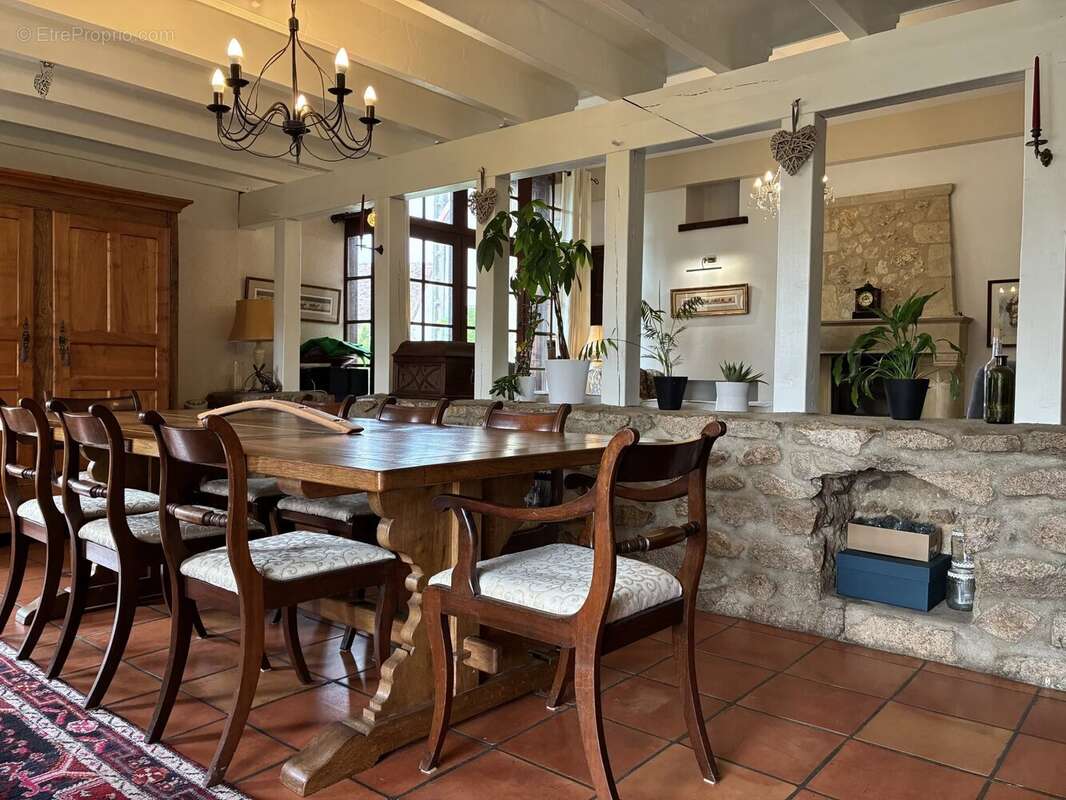 Maison rénovée avec gîte séparé de 3 chambres et piscine !! - photo 6