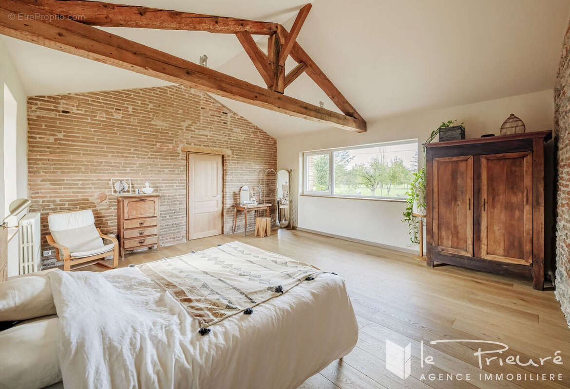 A seulement 10 mlin d'Albi !  Superbe corps de ferme rénové, 461 m², verrière, piscine et jardin arboré de 5000 m², cadre paisib - photo 14