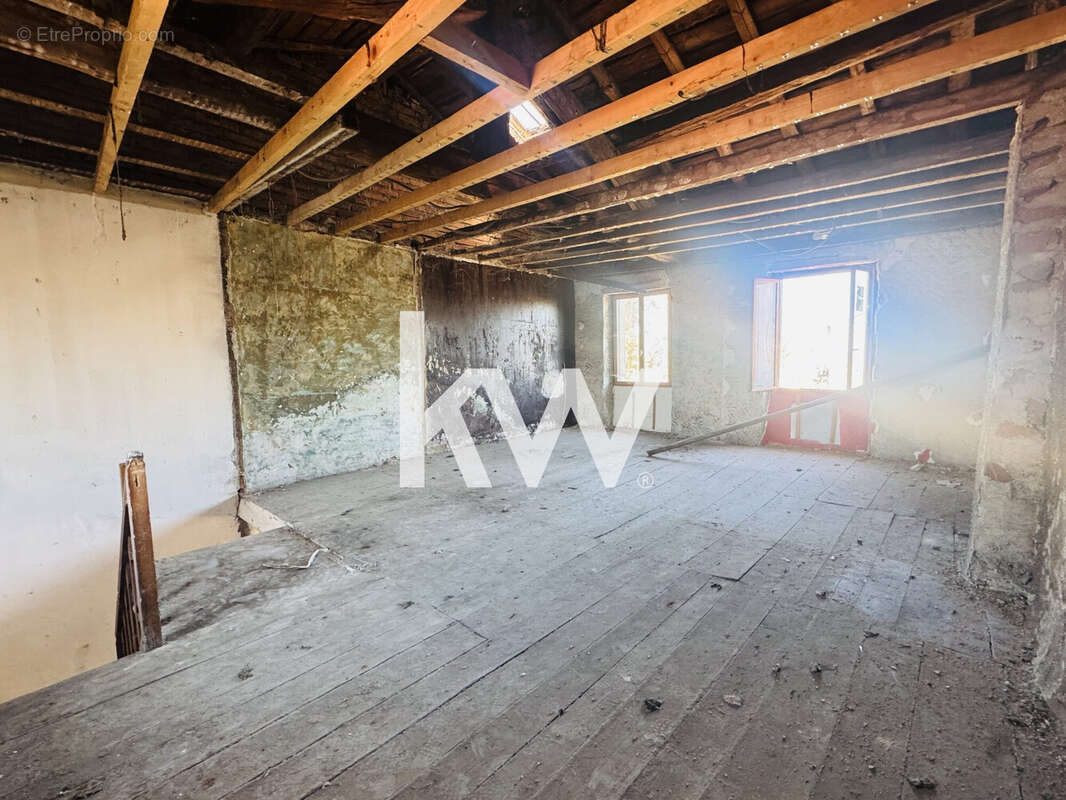 Maison 146 m² à Sury-Le-Comtal  - photo 4