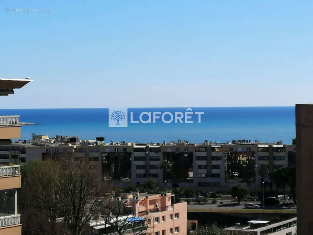 Appartement à SAINT-LAURENT-DU-VAR