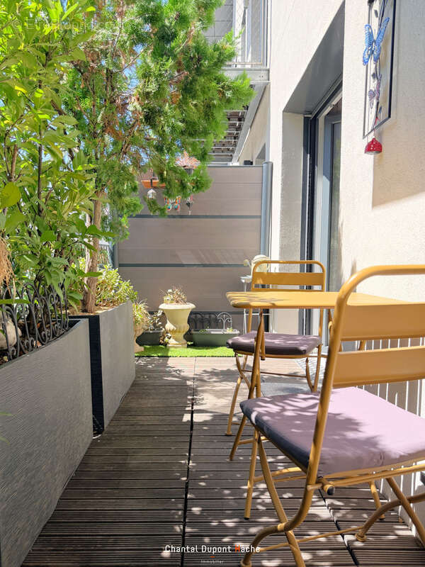 CHARTRES CENTRE VILLE - Appartement coup de cœur avec terrasse, parking sécurisé en sus. - photo 3