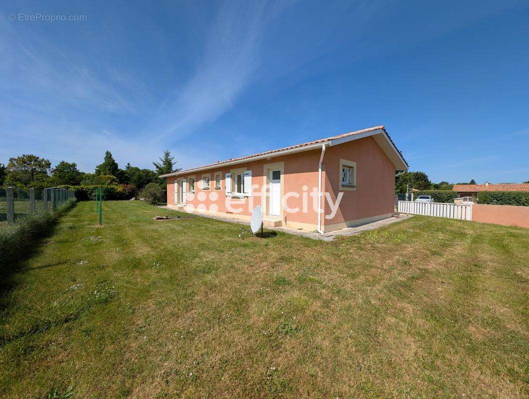 Maison à COUQUEQUES