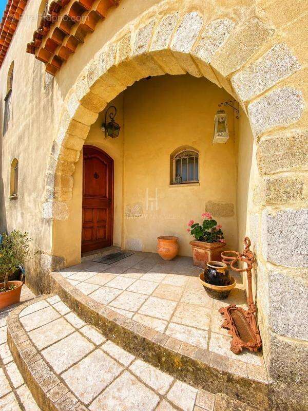 Maison à FONTVIEILLE