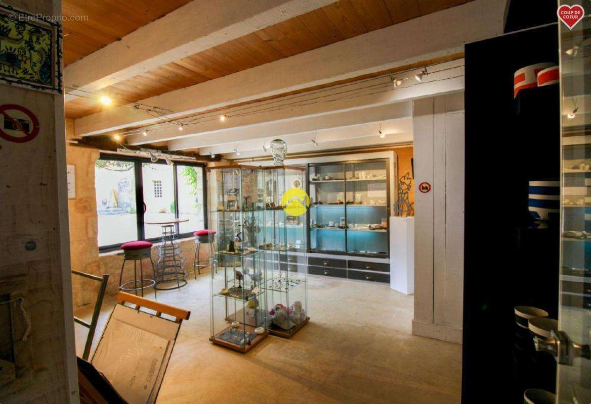 Commerce à LE BUISSON-DE-CADOUIN