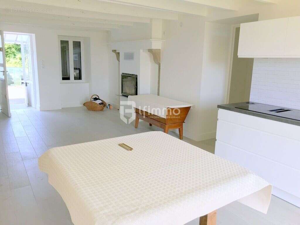 Maison à SAINT-LAURENT-SUR-GORRE